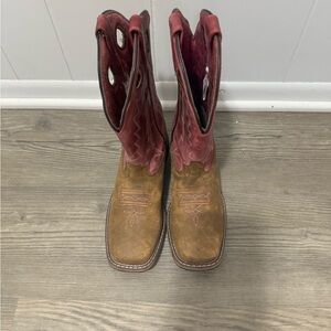 Girls smoky mountain boots, size 4, good condition